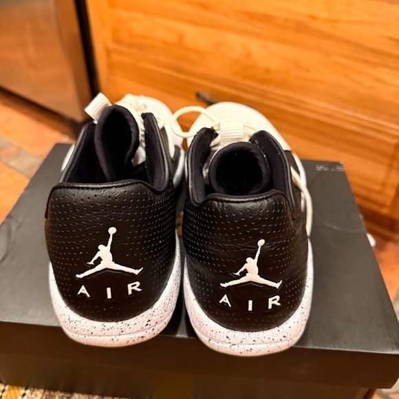 Air Jordan  Black and White‎ Eclipse Sneakers  Sz 9.5 - Picture 3 of 7